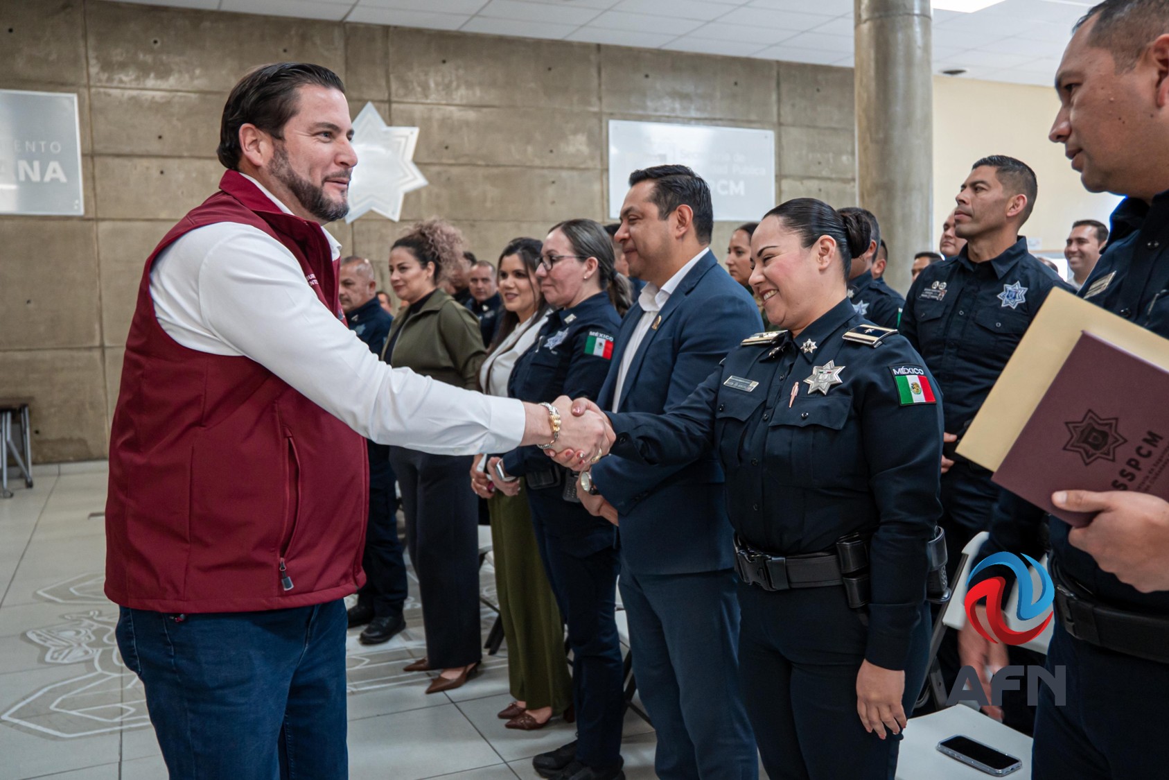 Entregan bono anual a policías de Tijuana