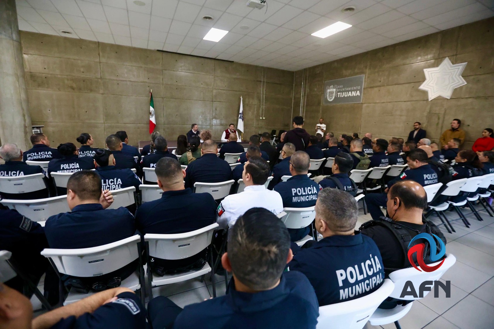 Entregan bono anual a policías de Tijuana