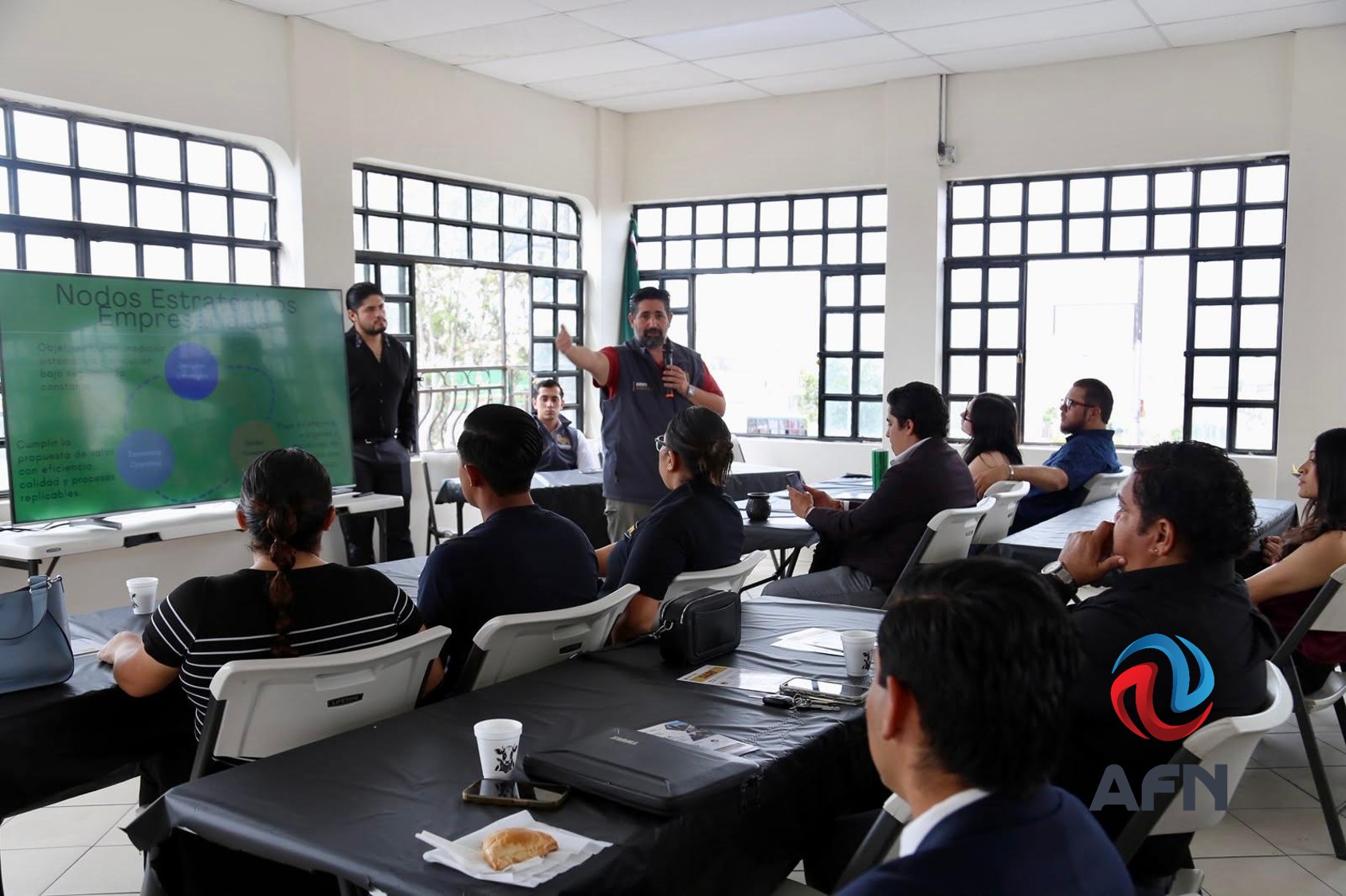 Brinda ayuntamiento capacitación a emprendedores