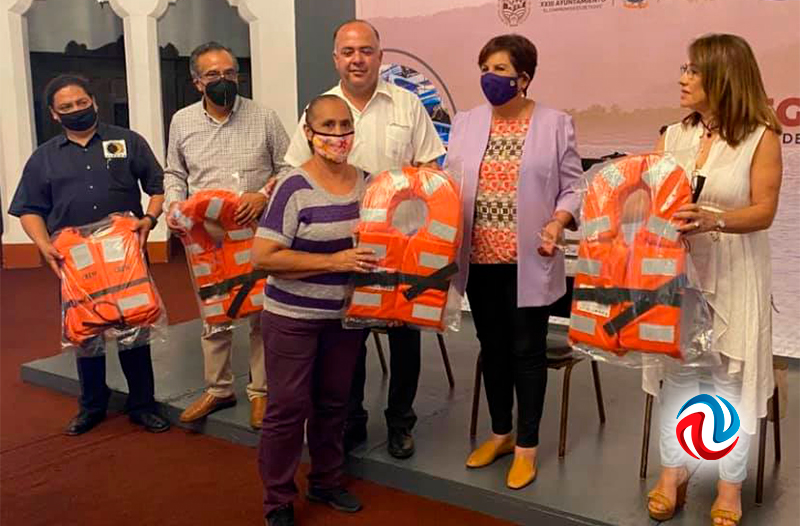 Capacitan a pescadores sobre técnicas de supervivencia en el mar