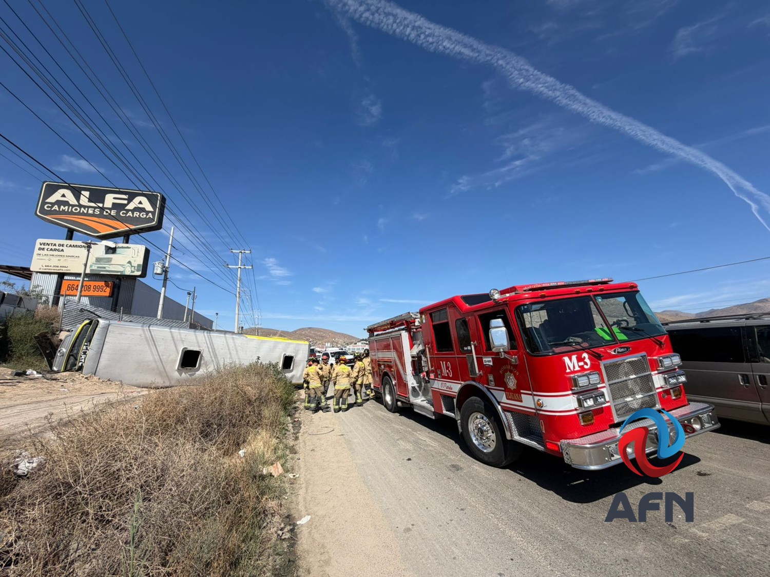 Volcó camión en la carretera Tijuana-Tecate; hay al menos 20 heridos