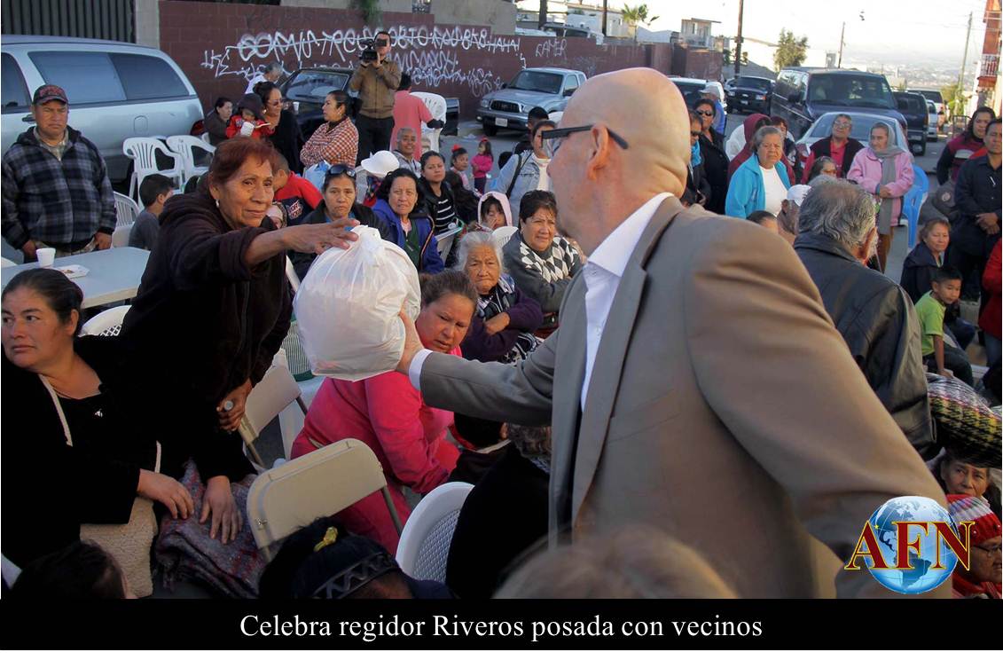 Celebra regidor Riveros posada con vecinos