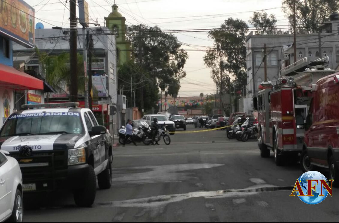 Honran a policía caído