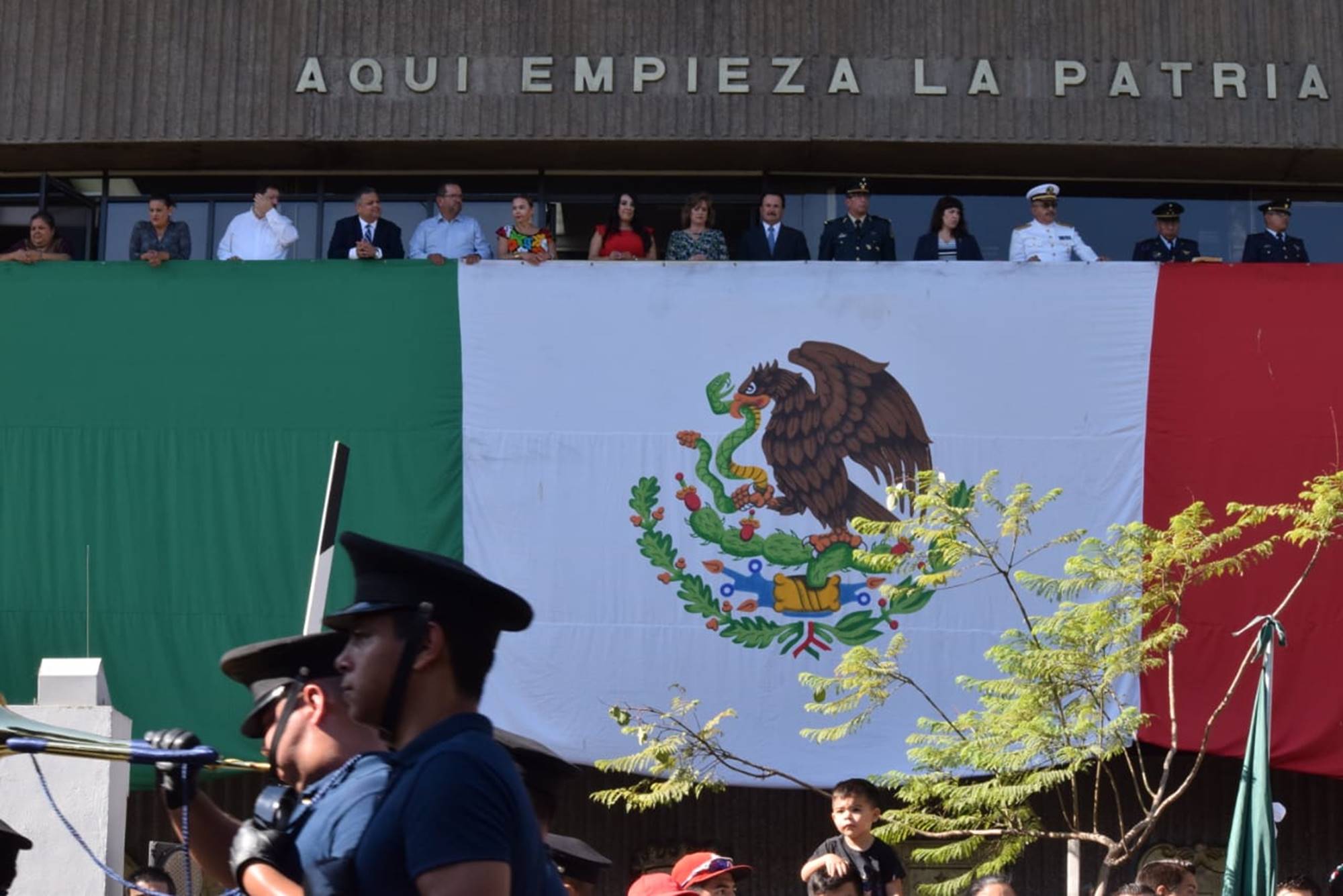 Celebran desfile por Independencia de México 