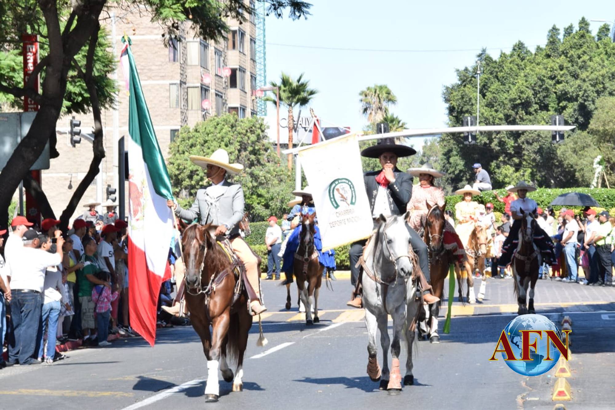 Celebran desfile por Independencia de México 