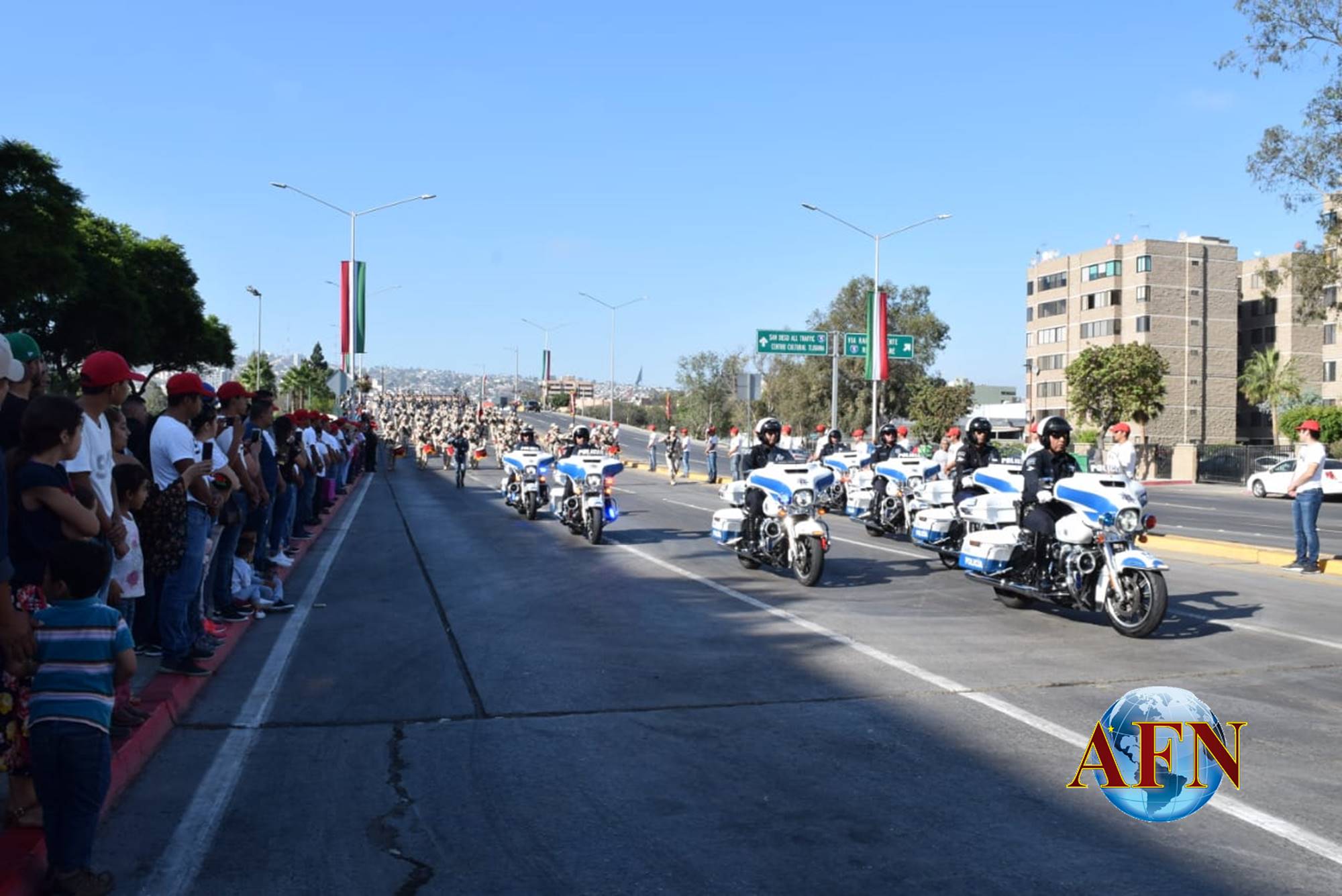 Celebran desfile por Independencia de México 
