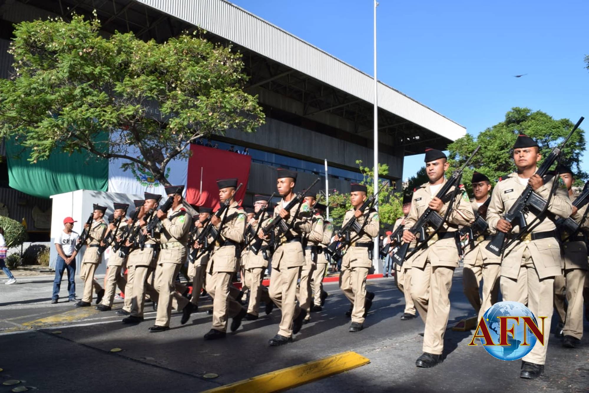 Celebran desfile por Independencia de México 