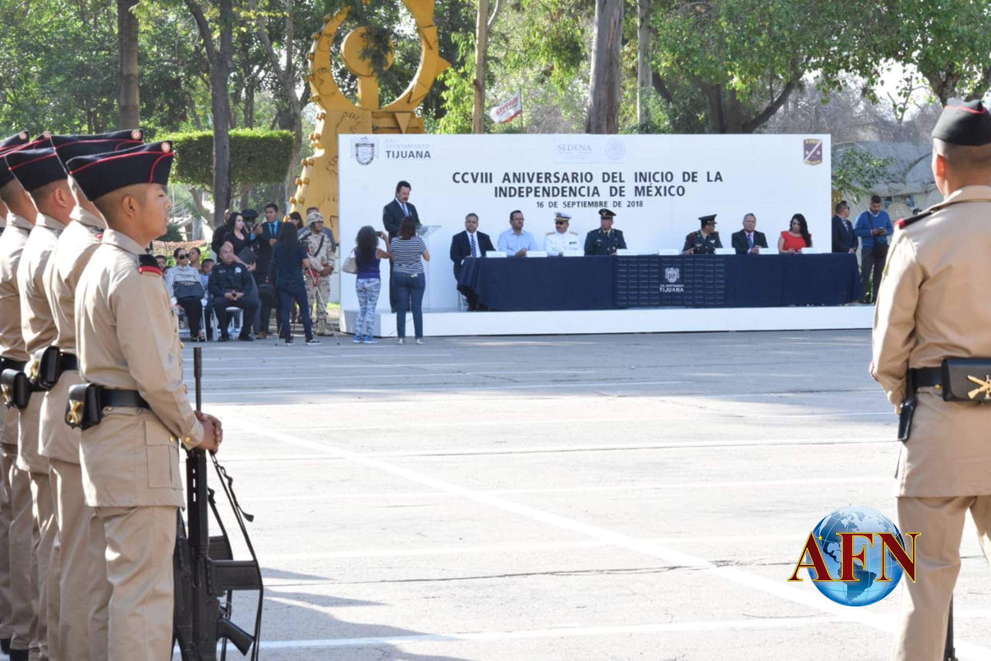 Celebran desfile por Independencia de México 