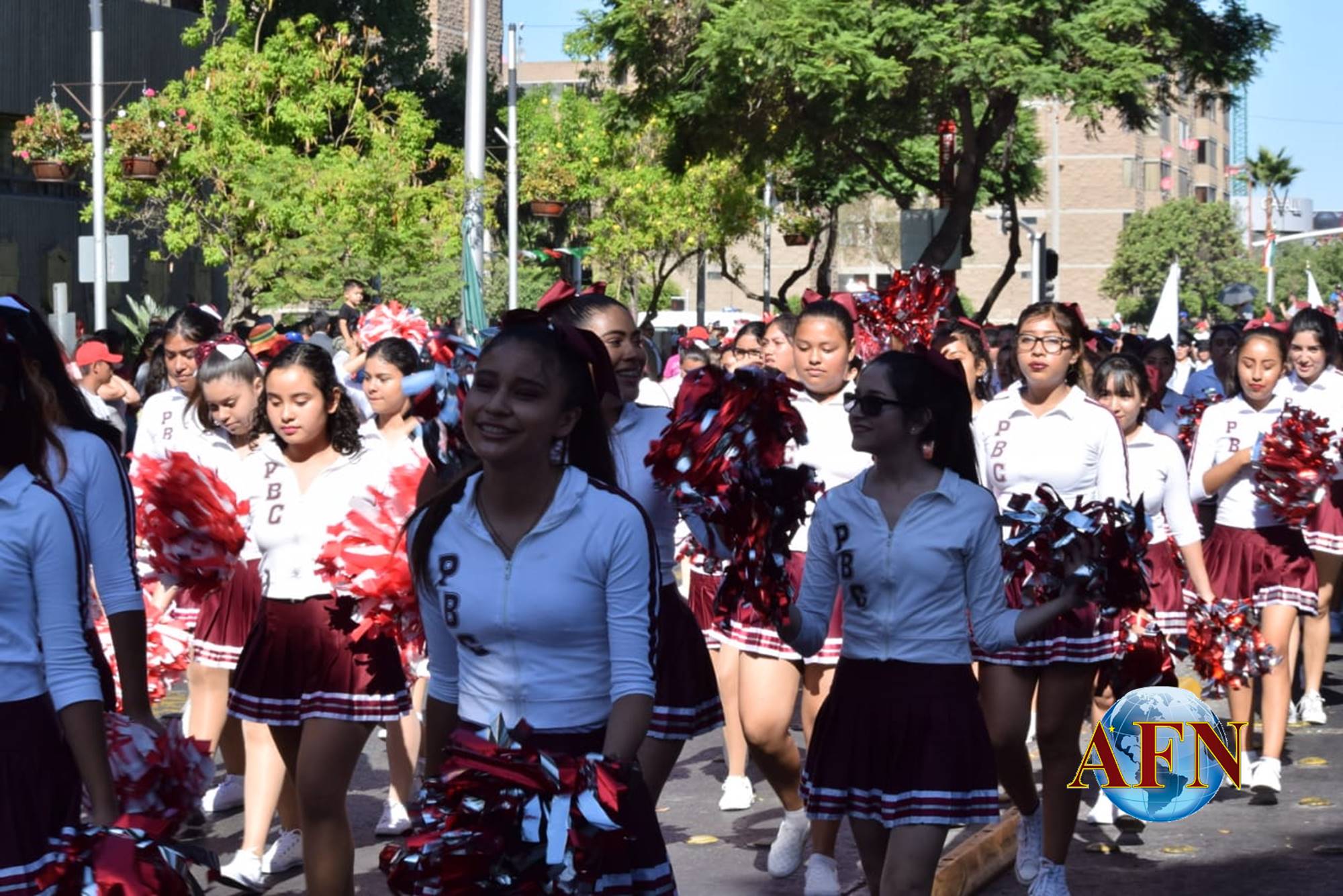 Celebran desfile por Independencia de México 