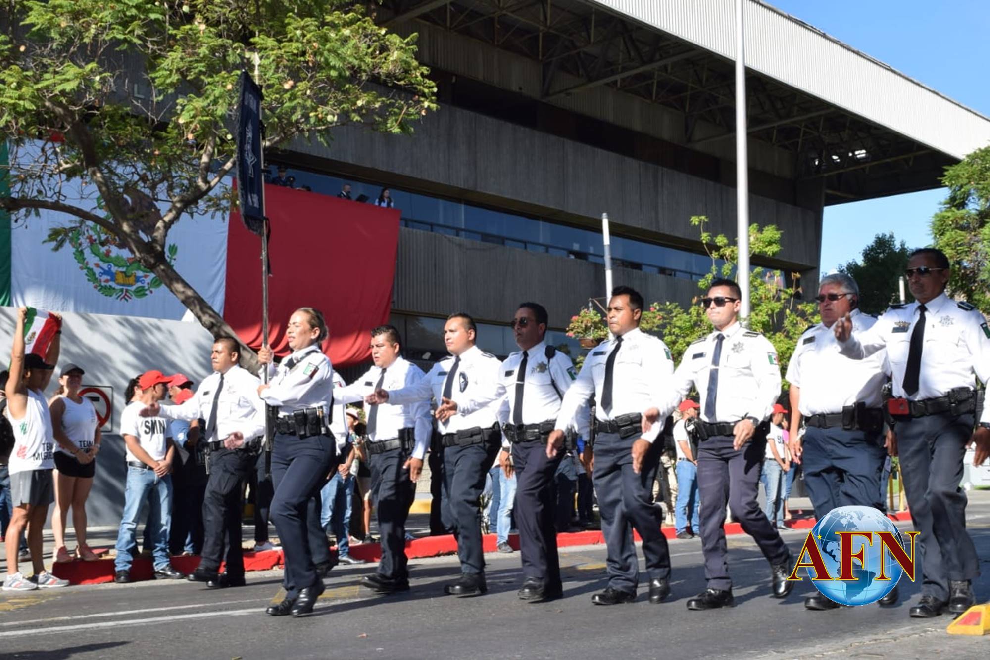 Celebran desfile por Independencia de México 