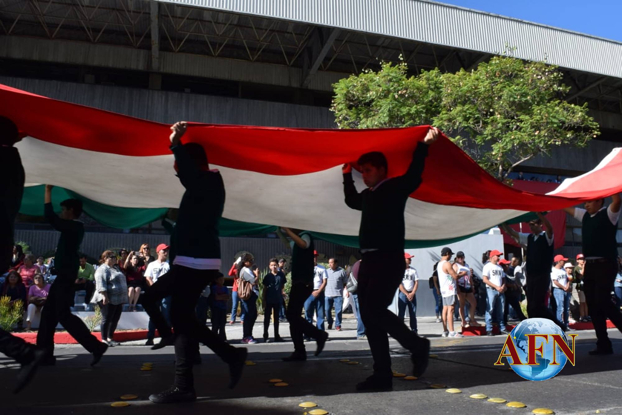 Celebran desfile por Independencia de México 