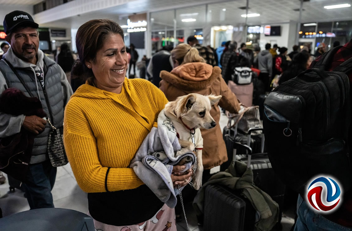 Abarrotan viajeros la central de autobuses de Tijuana