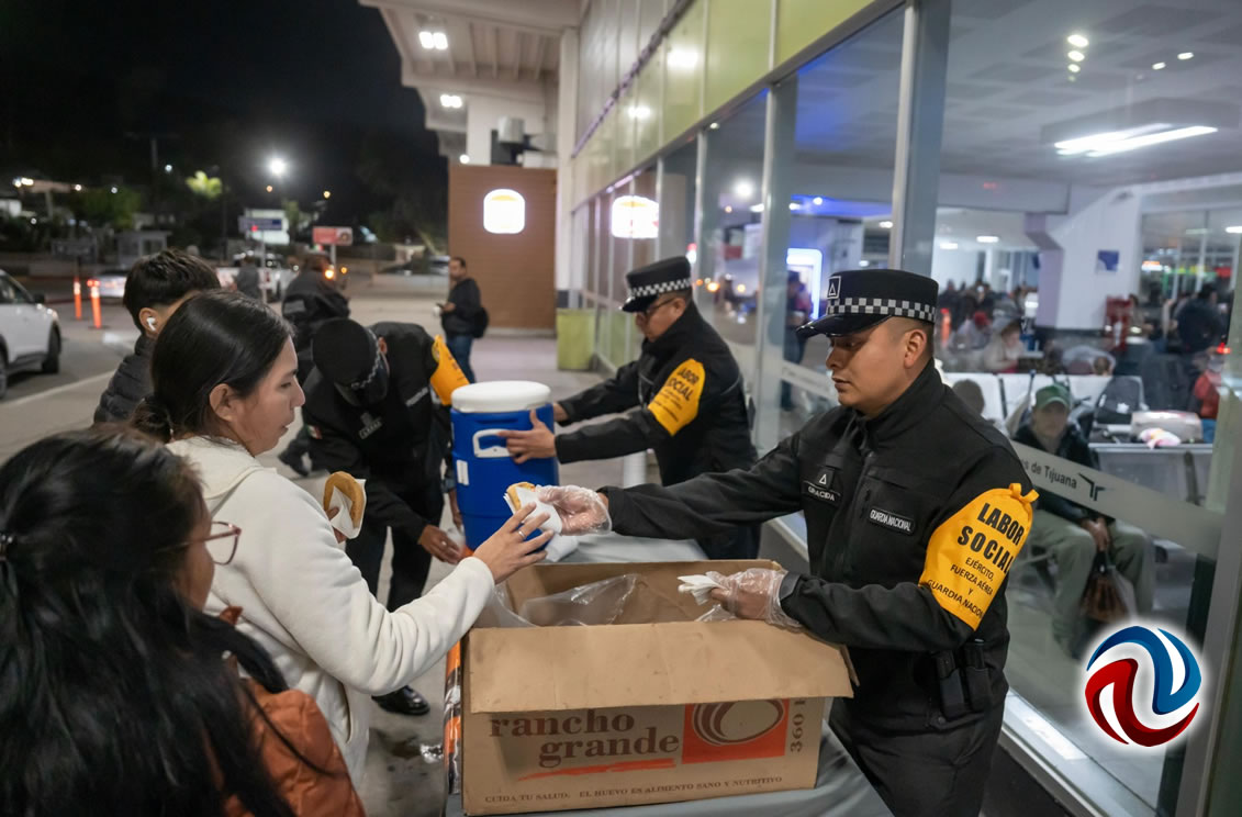 Abarrotan viajeros la central de autobuses de Tijuana