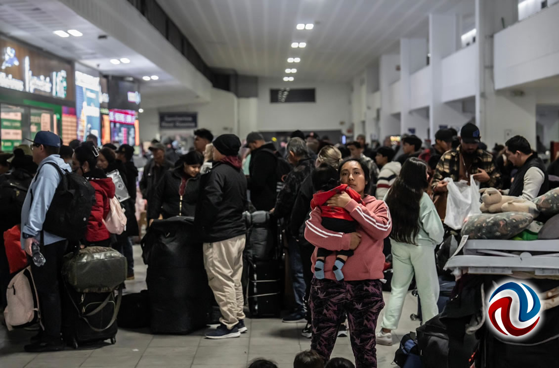 Abarrotan viajeros la central de autobuses de Tijuana