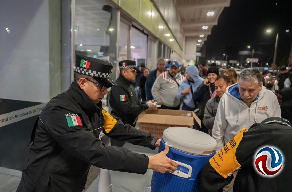 Abarrotan viajeros la central de autobuses de Tijuana