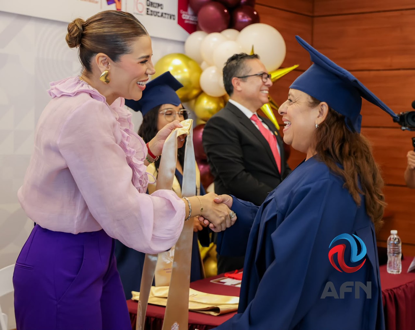 Certificación gratuita de primaria o secundaria para mujeres en un solo examen
