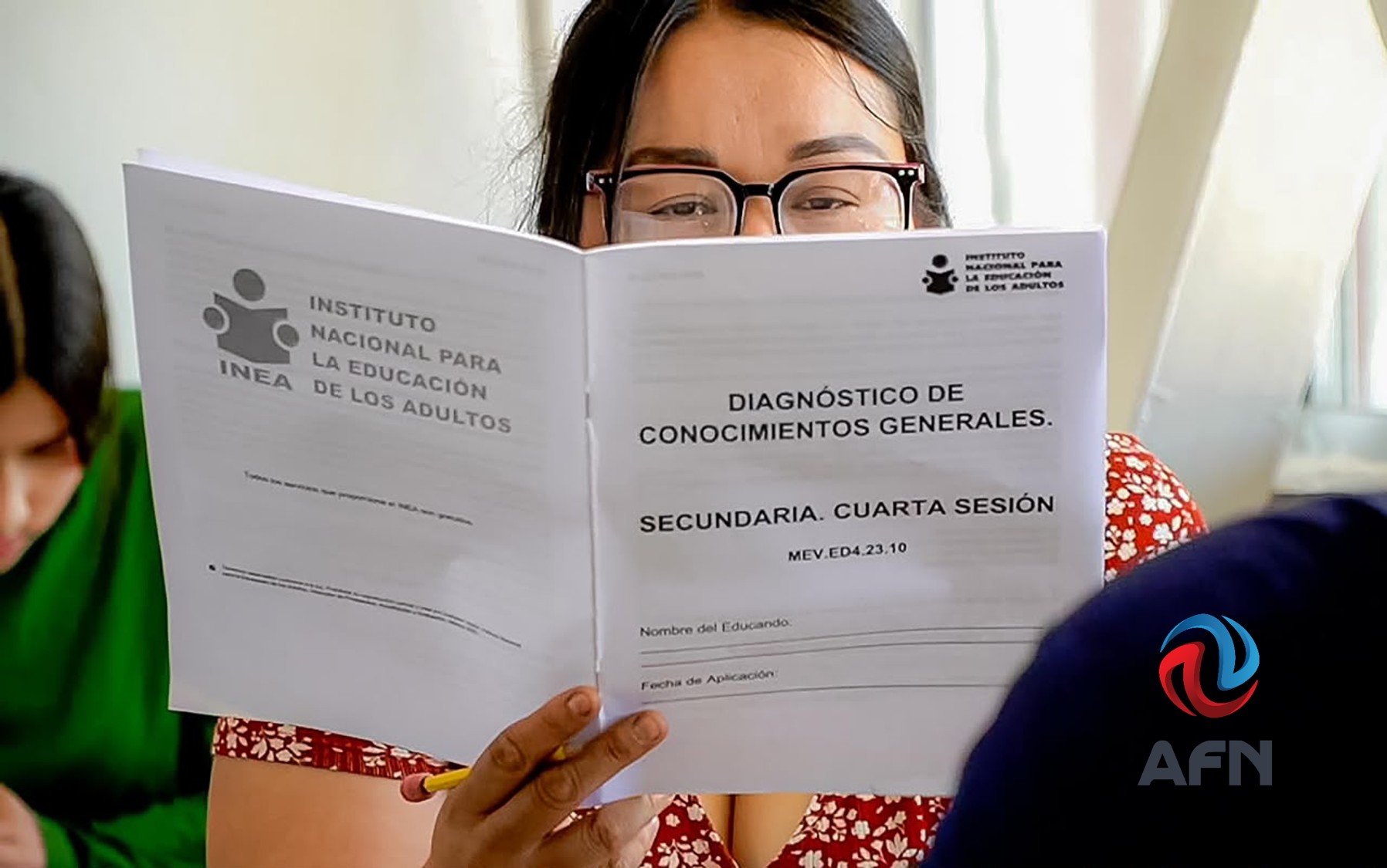 Certificación gratuita de primaria o secundaria para mujeres en un solo examen