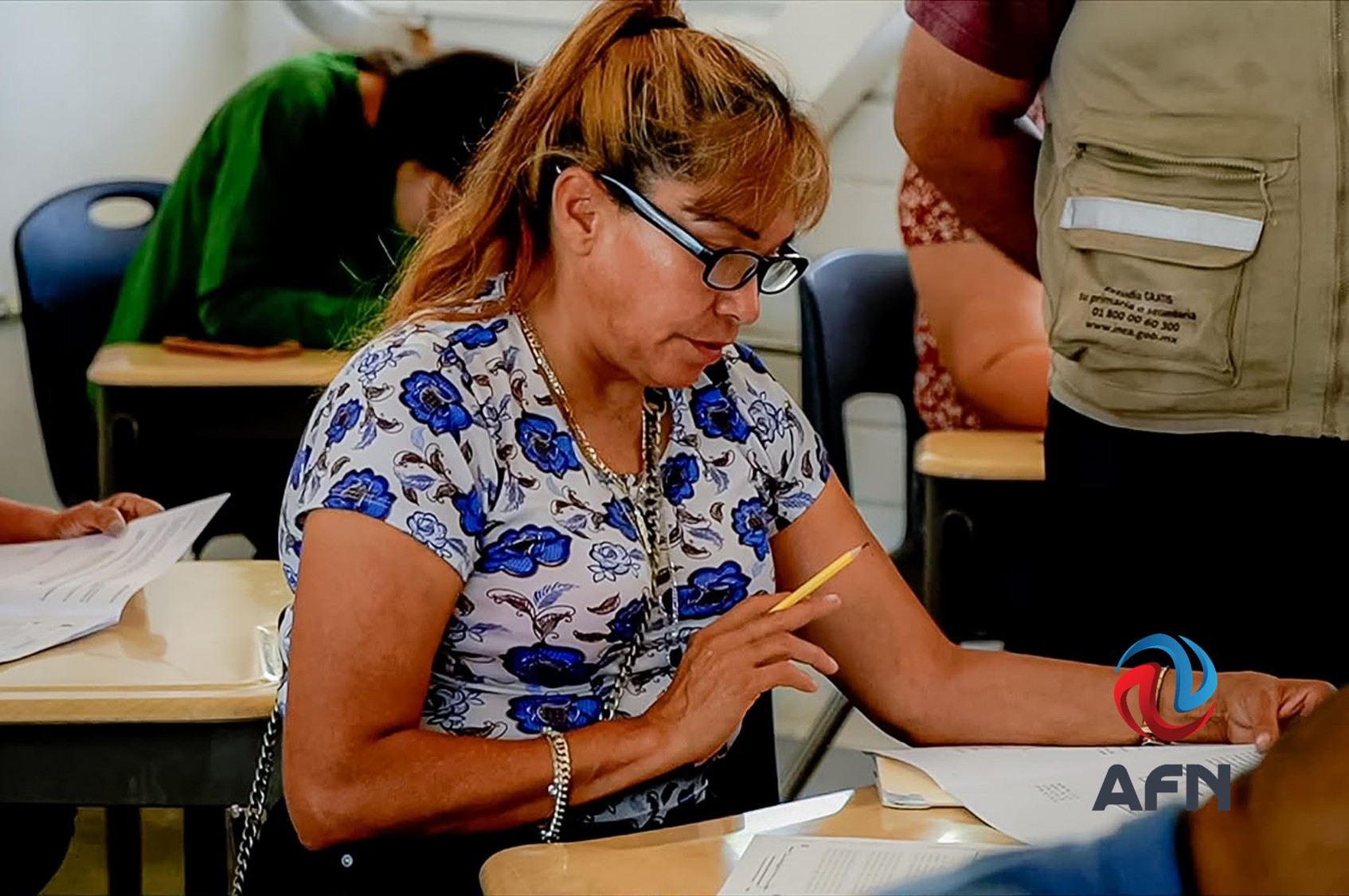 Certificación gratuita de primaria o secundaria para mujeres en un solo examen