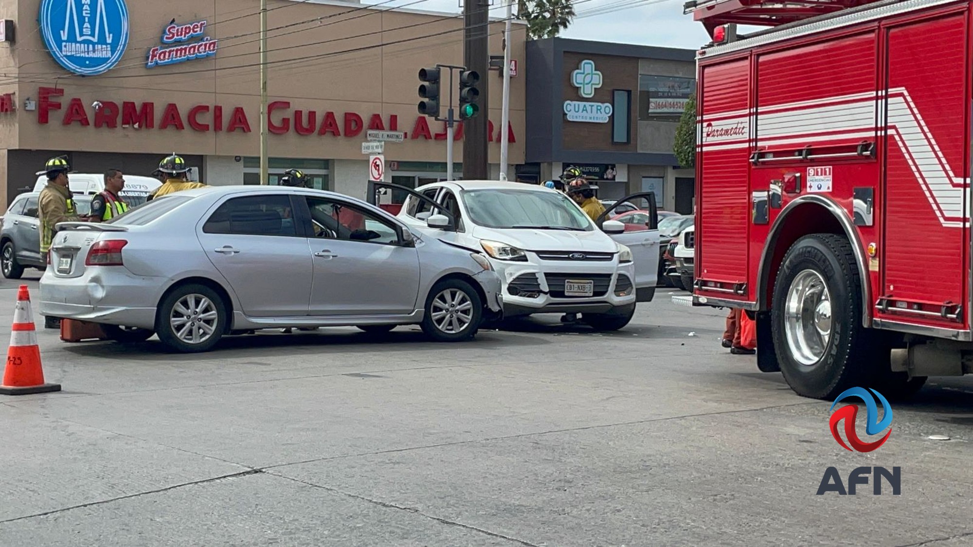 Choque vehicular en la zona Centro deja sólo daños materiales menores