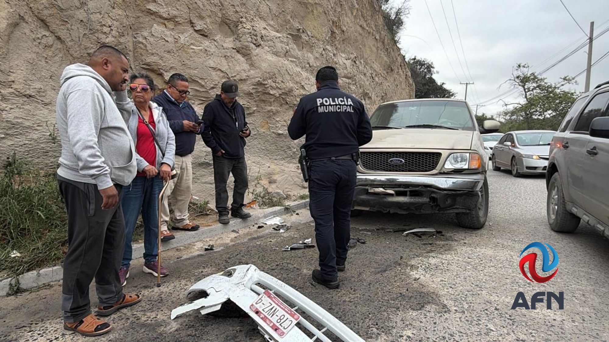 Choque de tres vehículos dejó un auto en llamas y dos mujeres heridas