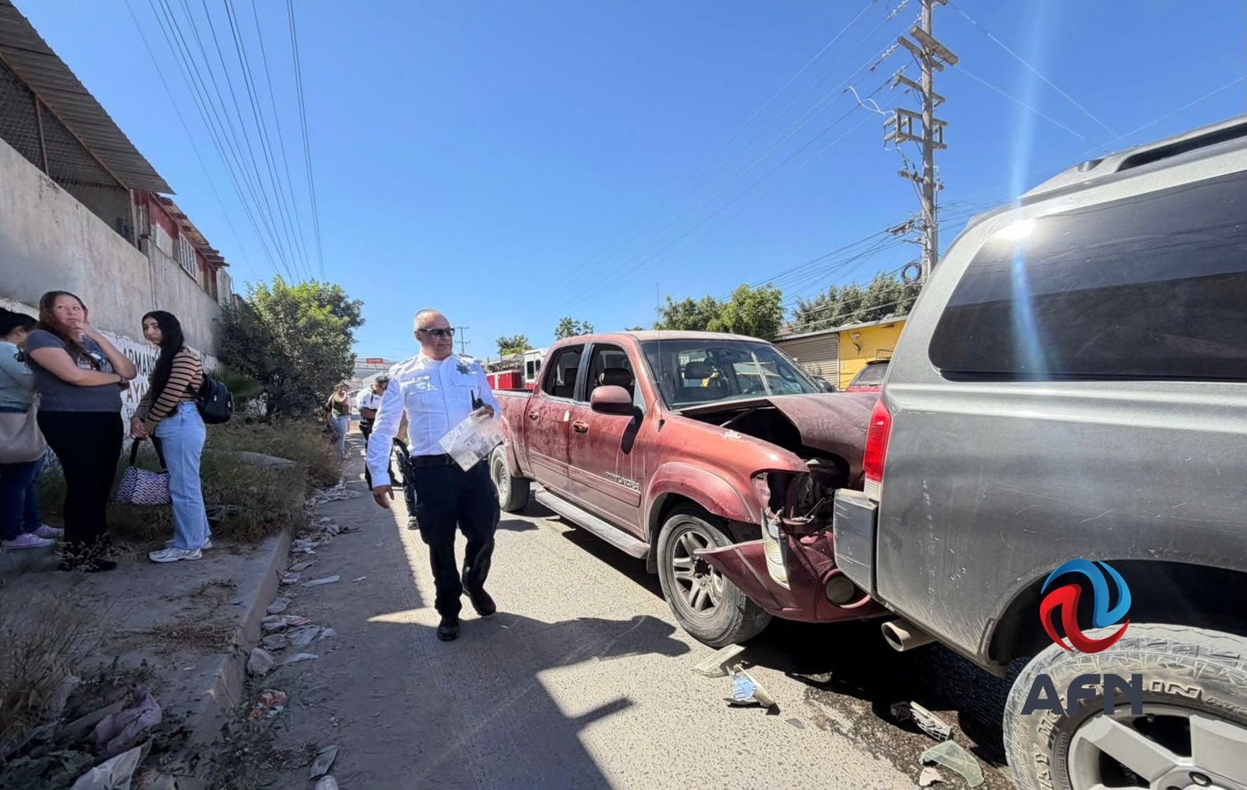 Choque múltiple involucra a camión de transporte de personal