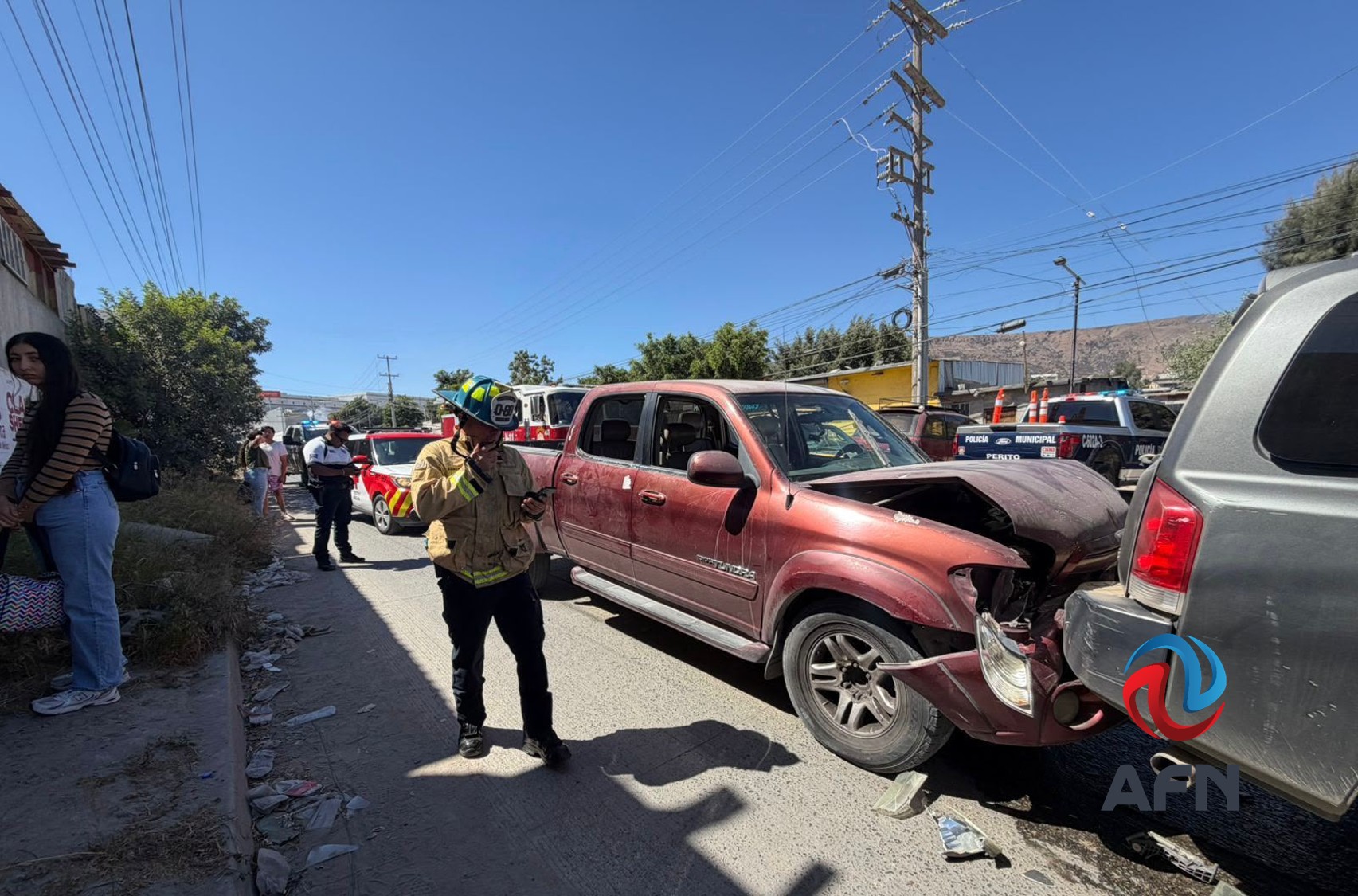 Choque múltiple involucra a camión de transporte de personal