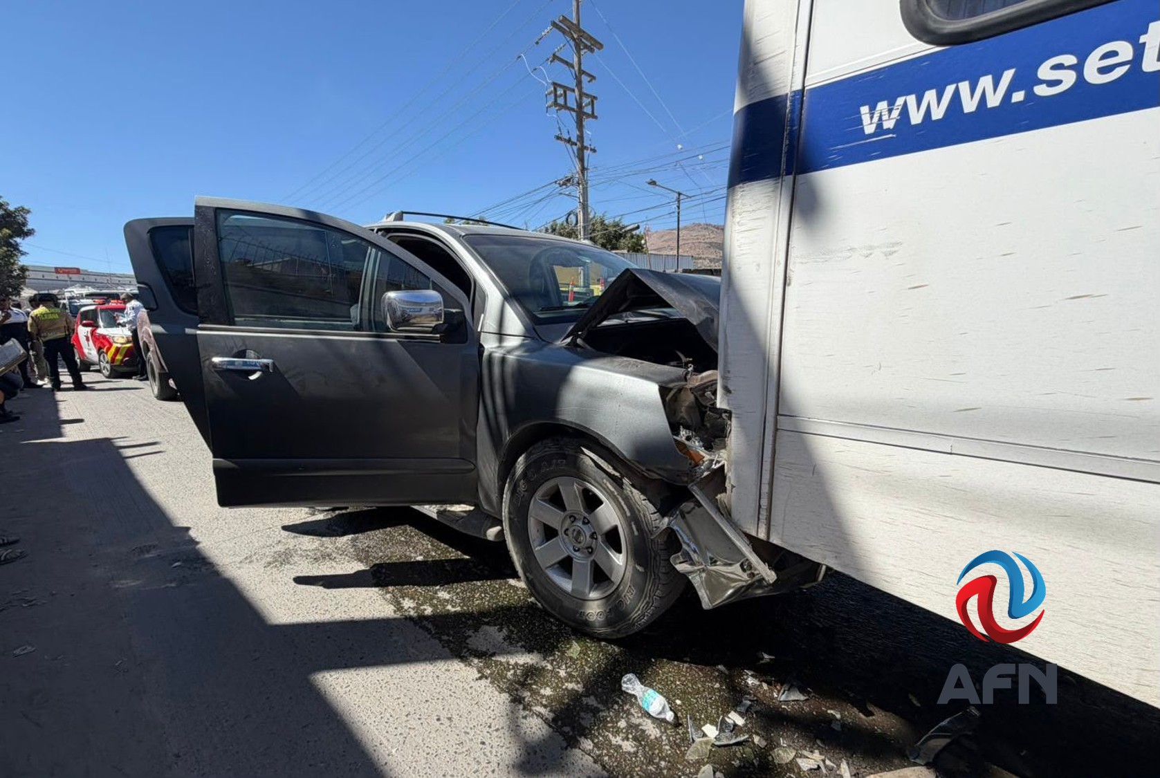 Choque múltiple involucra a camión de transporte de personal