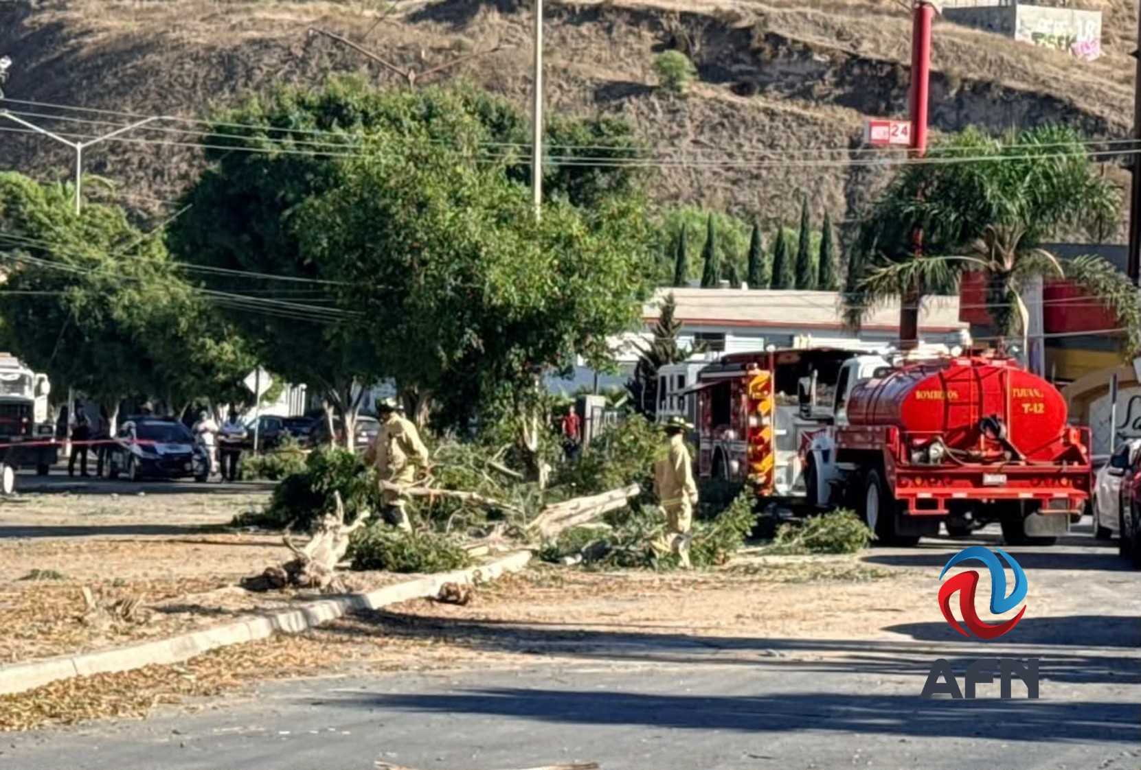 Transporte de personal chocó contra un poste; ocho personas resultaron heridas 