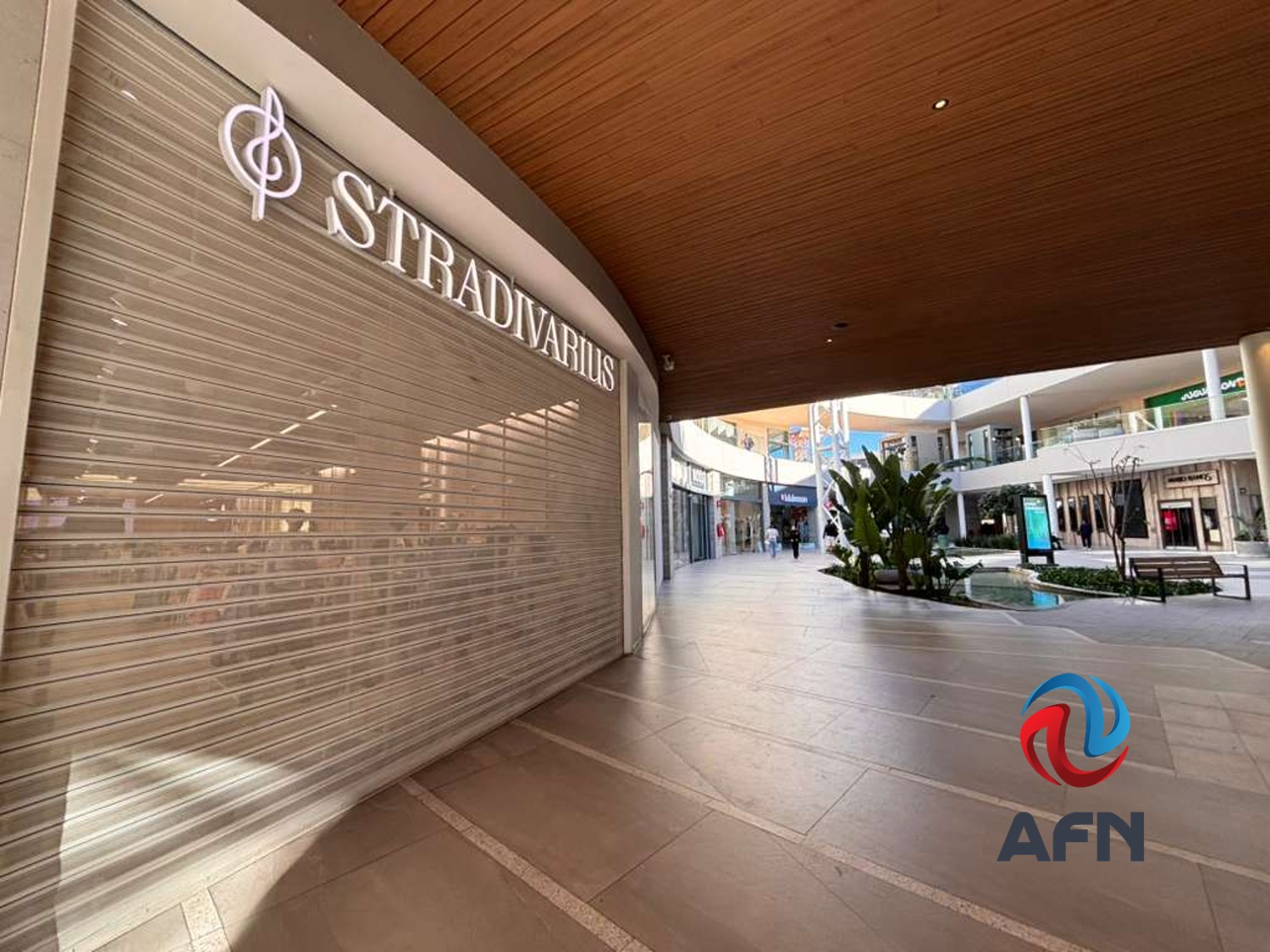 Anuncian cierre de comercios a las 6 PM; suspenderá operaciones BBVA por violencia