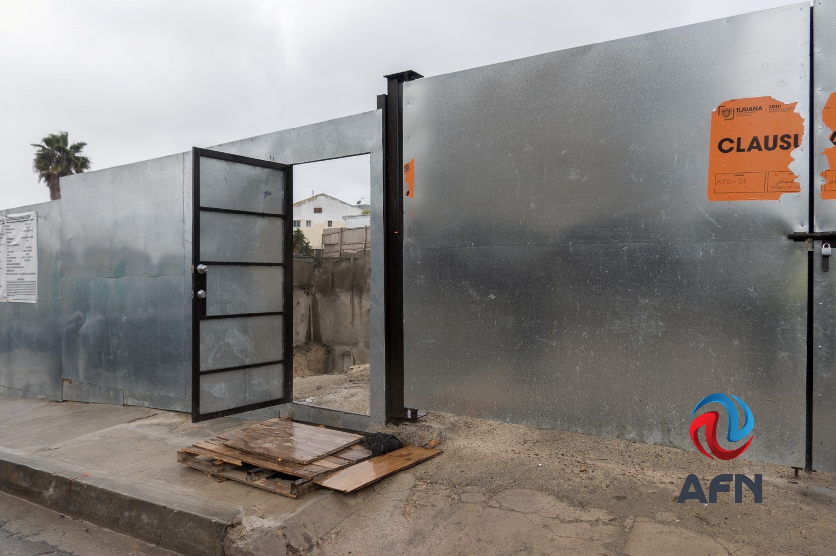 Retiran sellos de clausura en construcción de La Cacho; construirán muro de contención