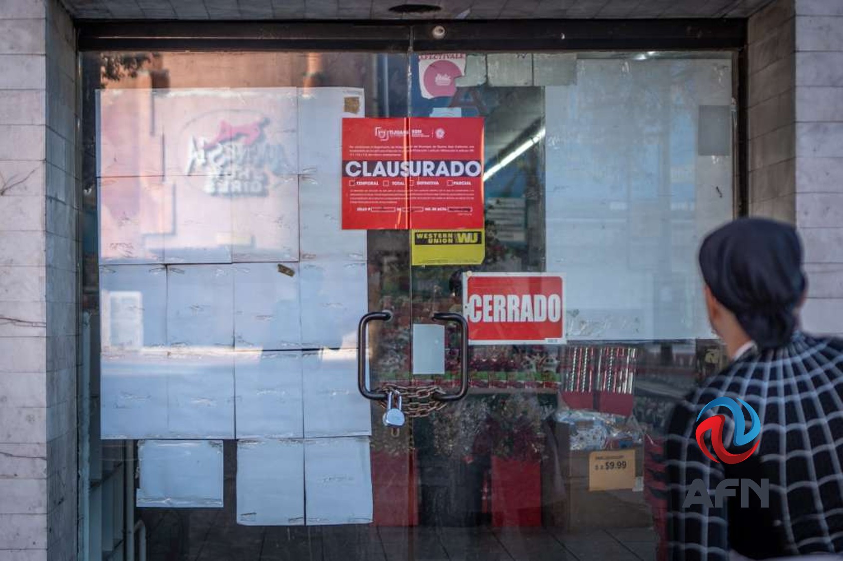 Clausuran 13 tiendas Waldos; incumplen medidas de seguridad