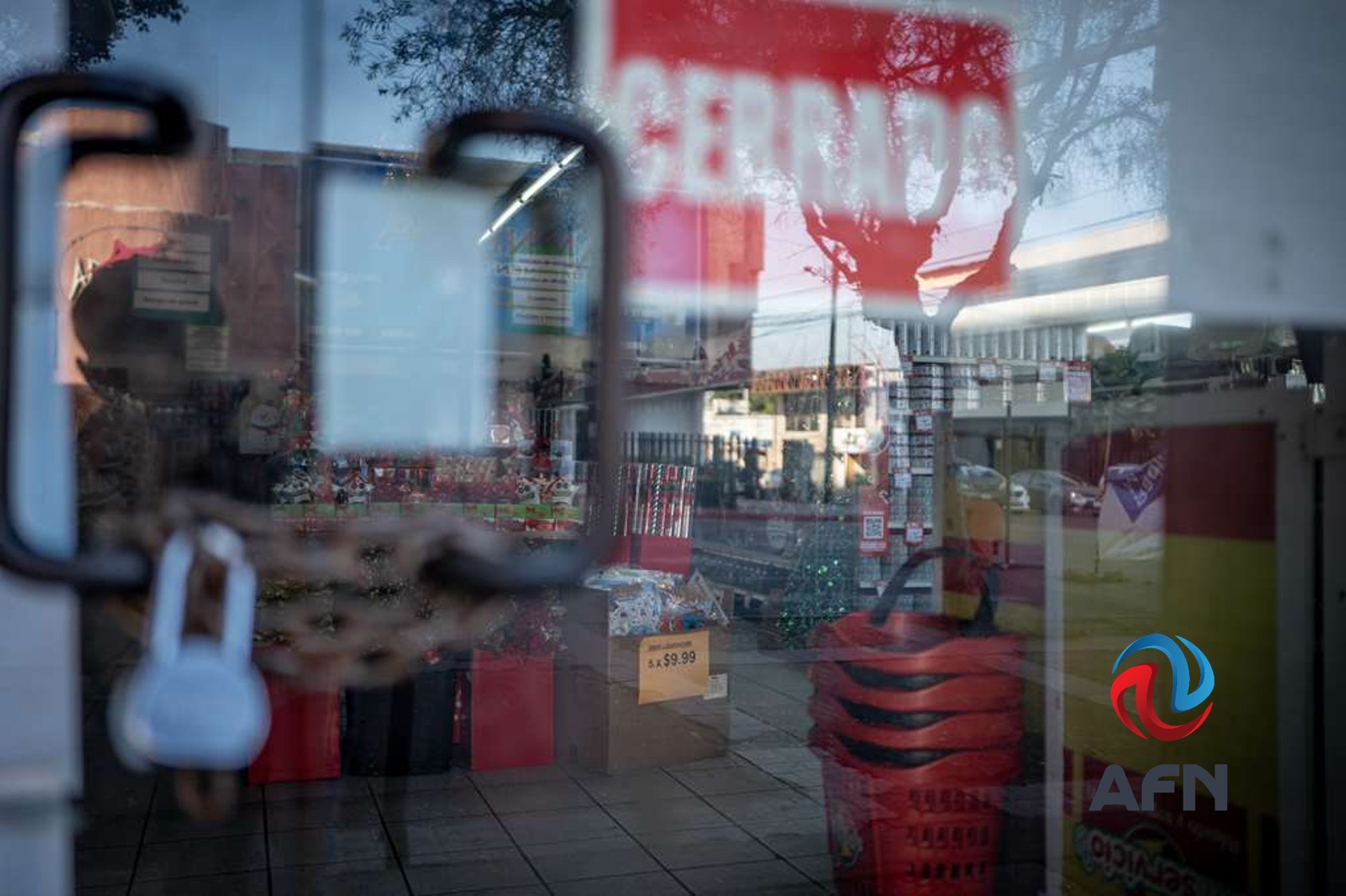 Clausuran 13 tiendas Waldos; incumplen medidas de seguridad