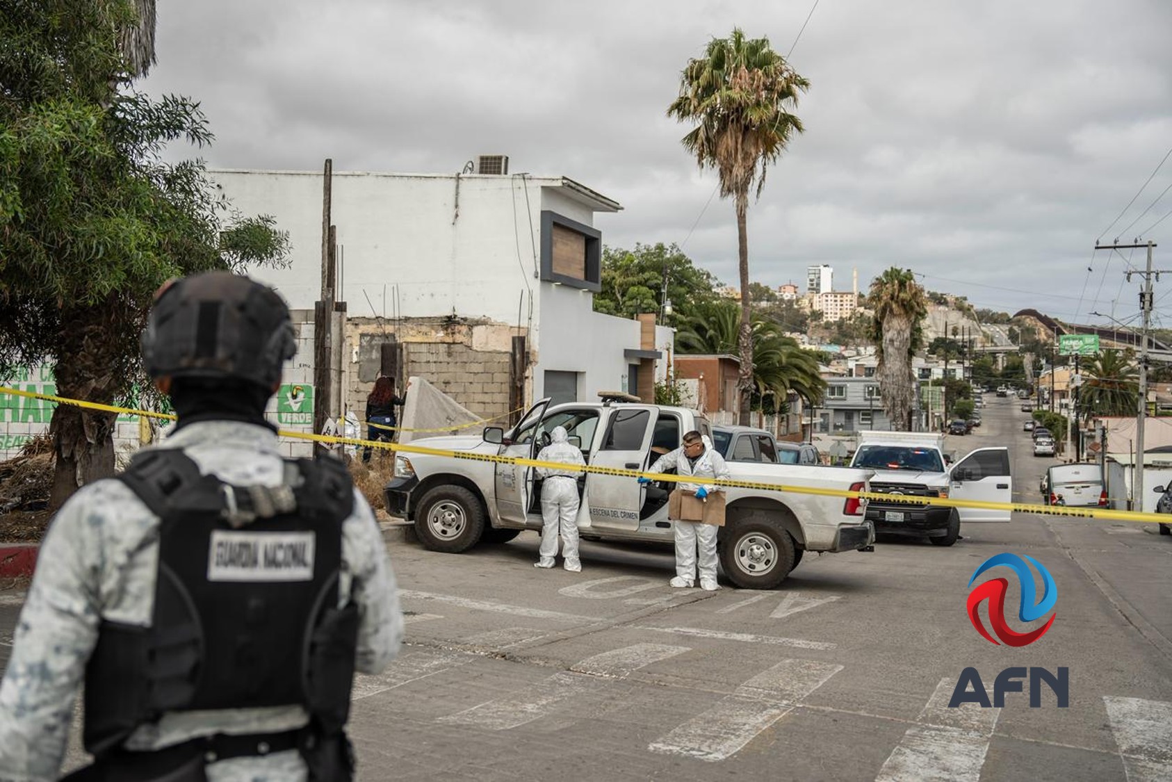 Hallan cuerpos de dos personas en lote baldío de la colonia Alemán