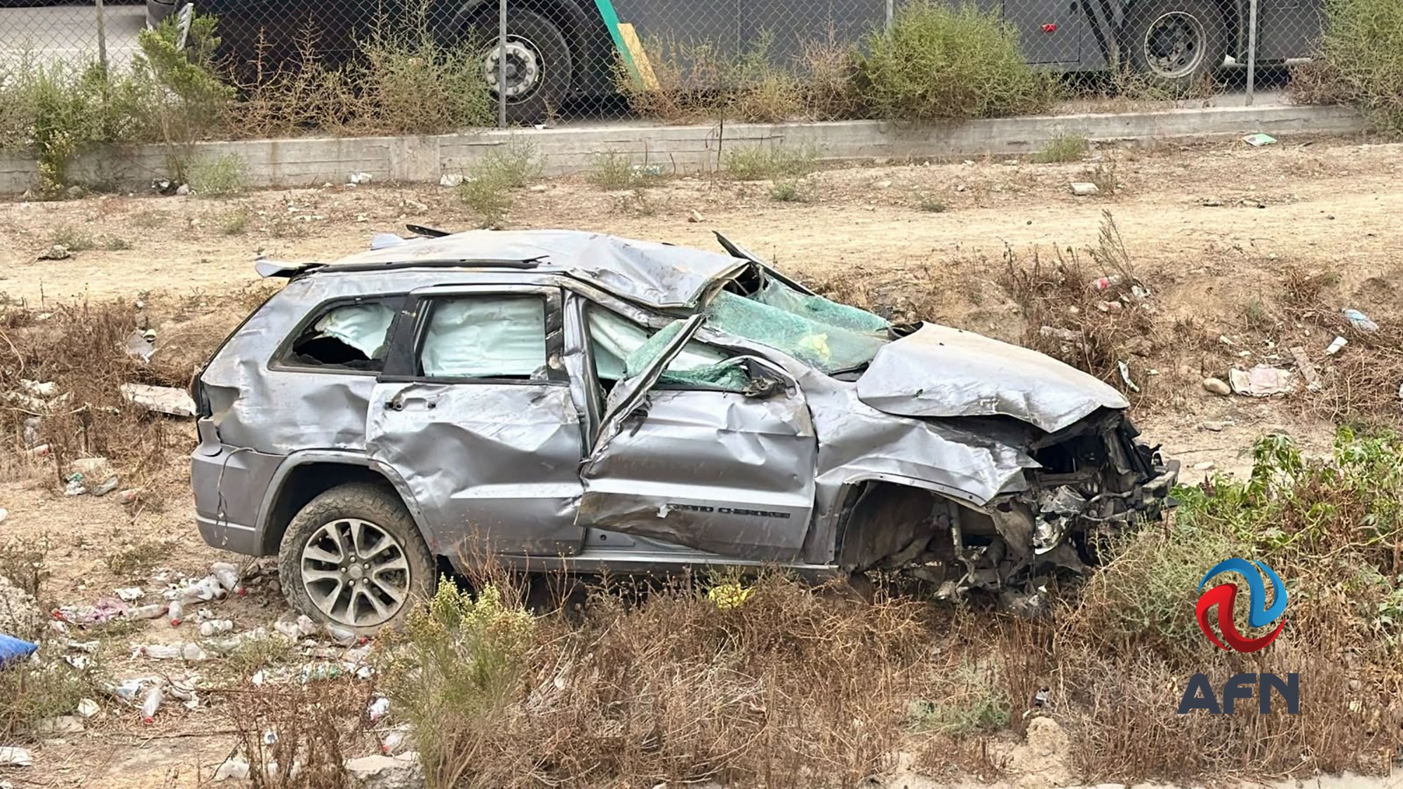 Volcó auto en la vía rápida; conductor resultó ileso