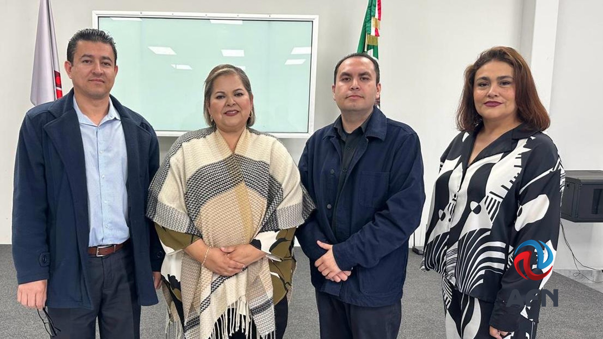 Eva Moreno imparte conferencia sobre función legislativa en Rosarito