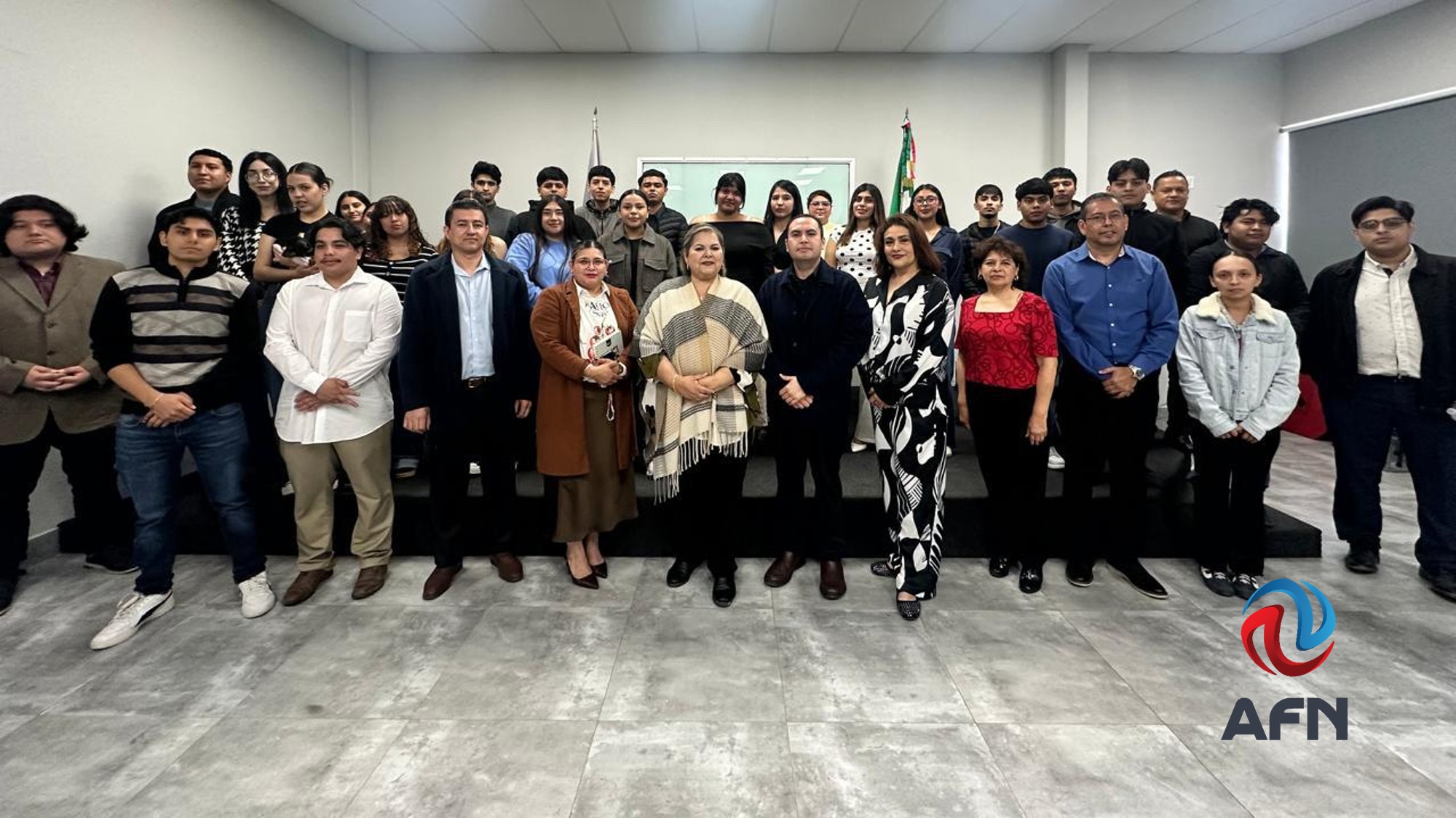 Eva Moreno imparte conferencia sobre función legislativa en Rosarito