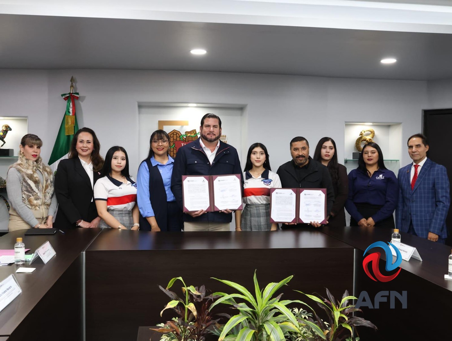 Firman convenio el gobierno municipal y Ceist Universidad