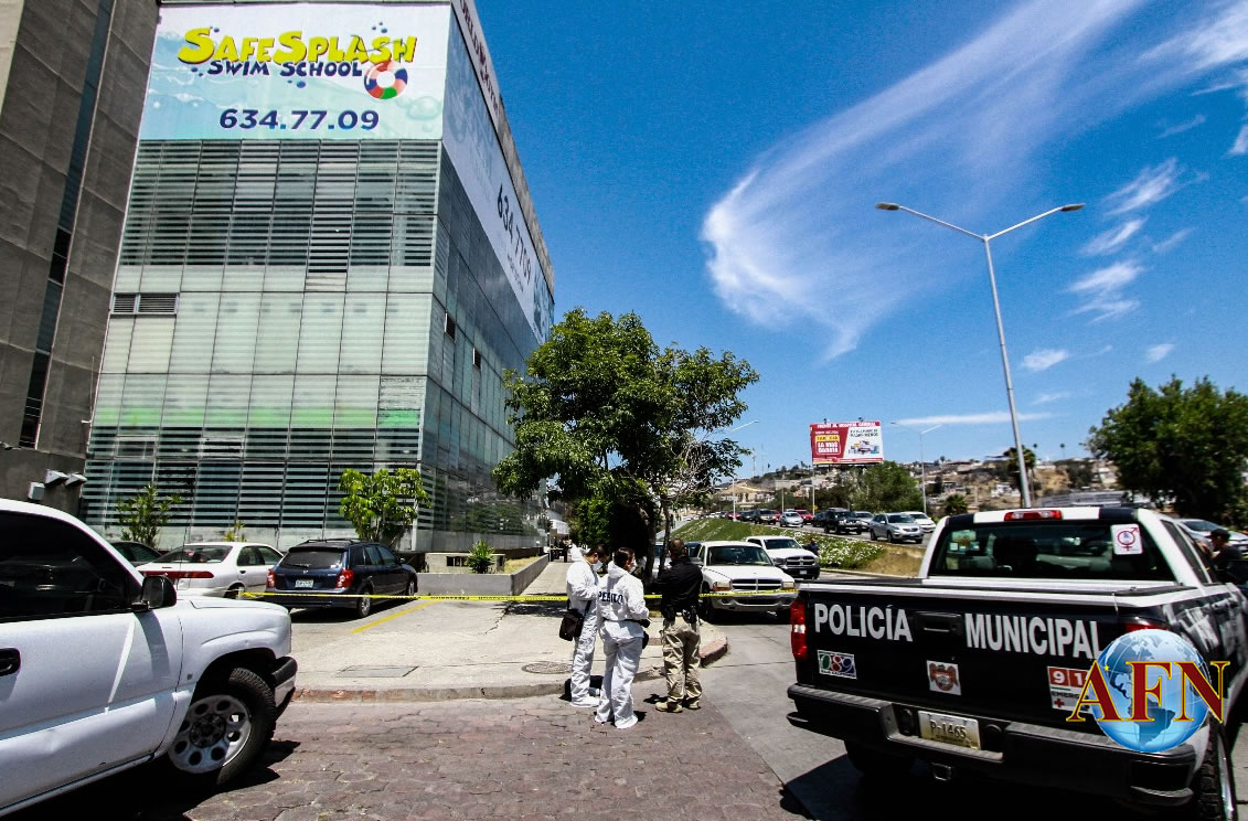 Encuentran cuerpo atado en cajuela