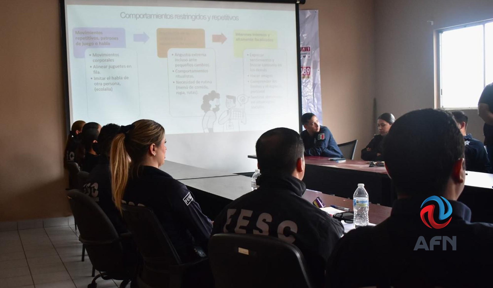 Capacitan a policías estatales en atención a personas con neurodivergencias