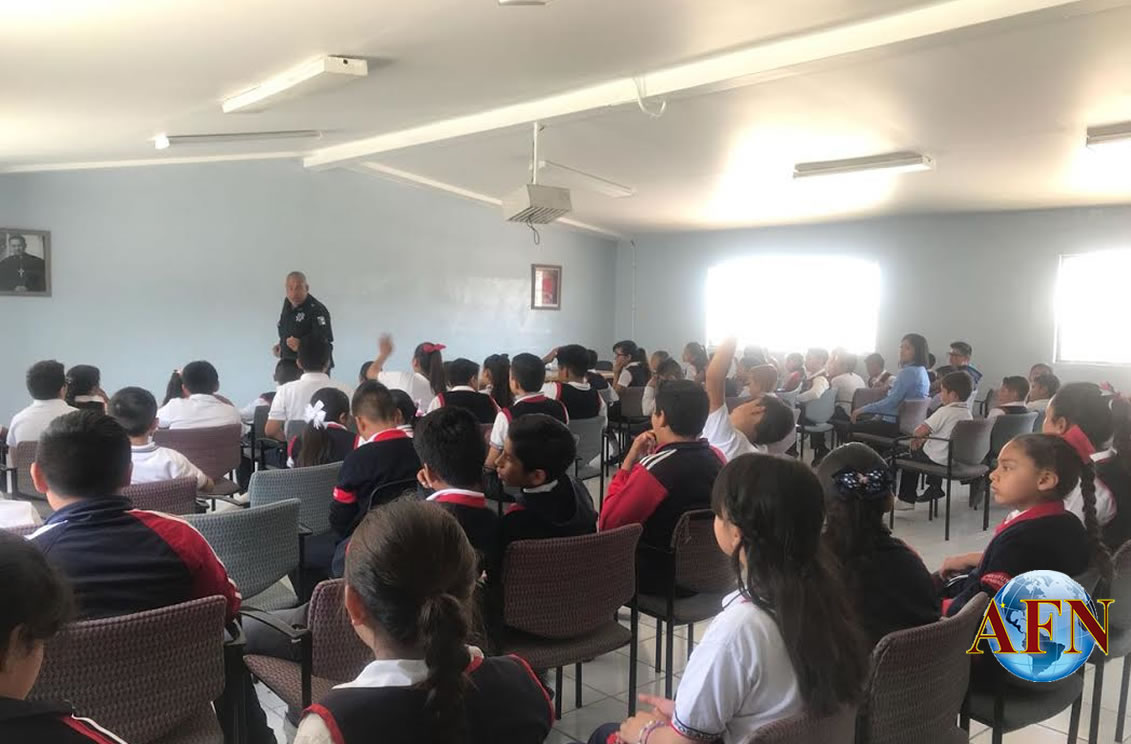 Dan instrucción DARE a alumnos