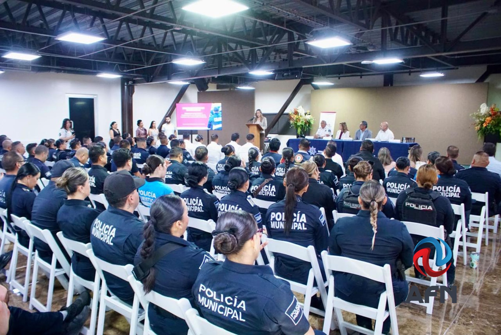 Capacitan a policías sobre derechos humanos y perspectiva de género