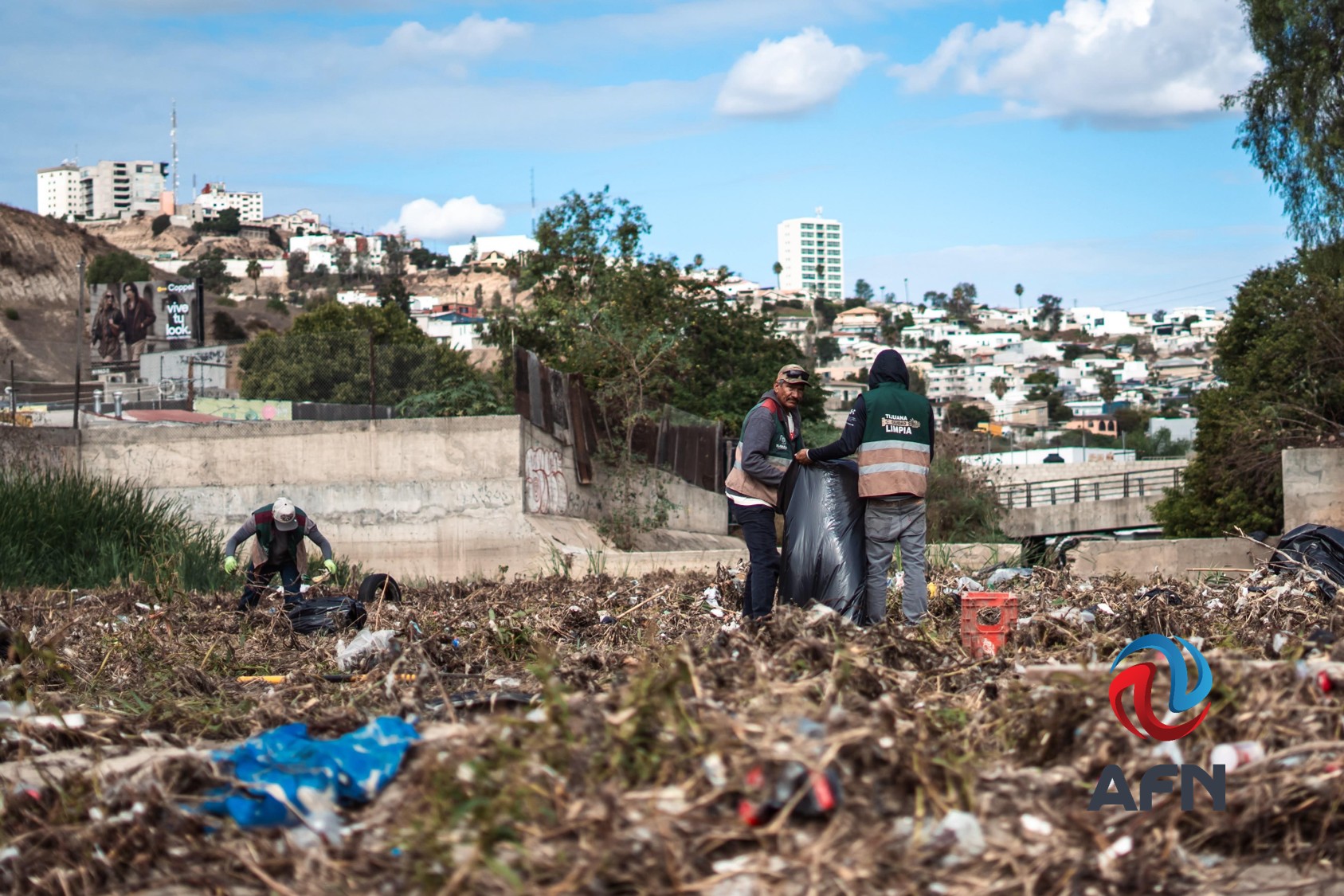 Supervisan y limpian los 33 desarenadores habilitados en Tijuana