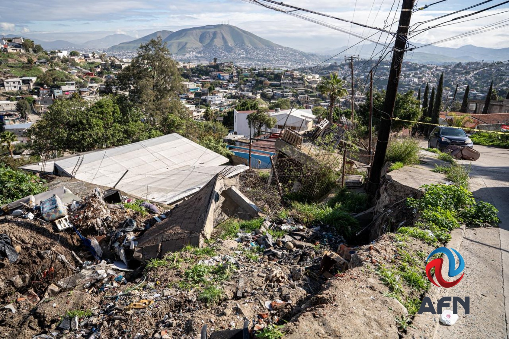 Preocupa a residentes de la colonia Reforma el deslizamiento de tierra y aparición de grietas