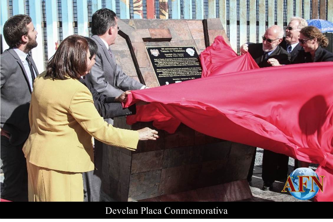 Develan Placa Conmemorativa