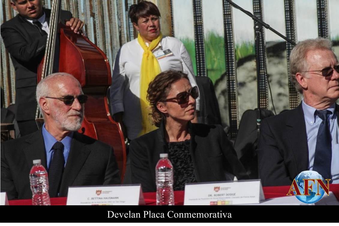 Develan Placa Conmemorativa