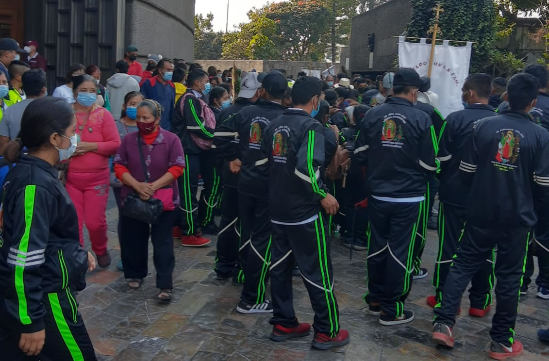 Los devotos vuelven a la Basílica