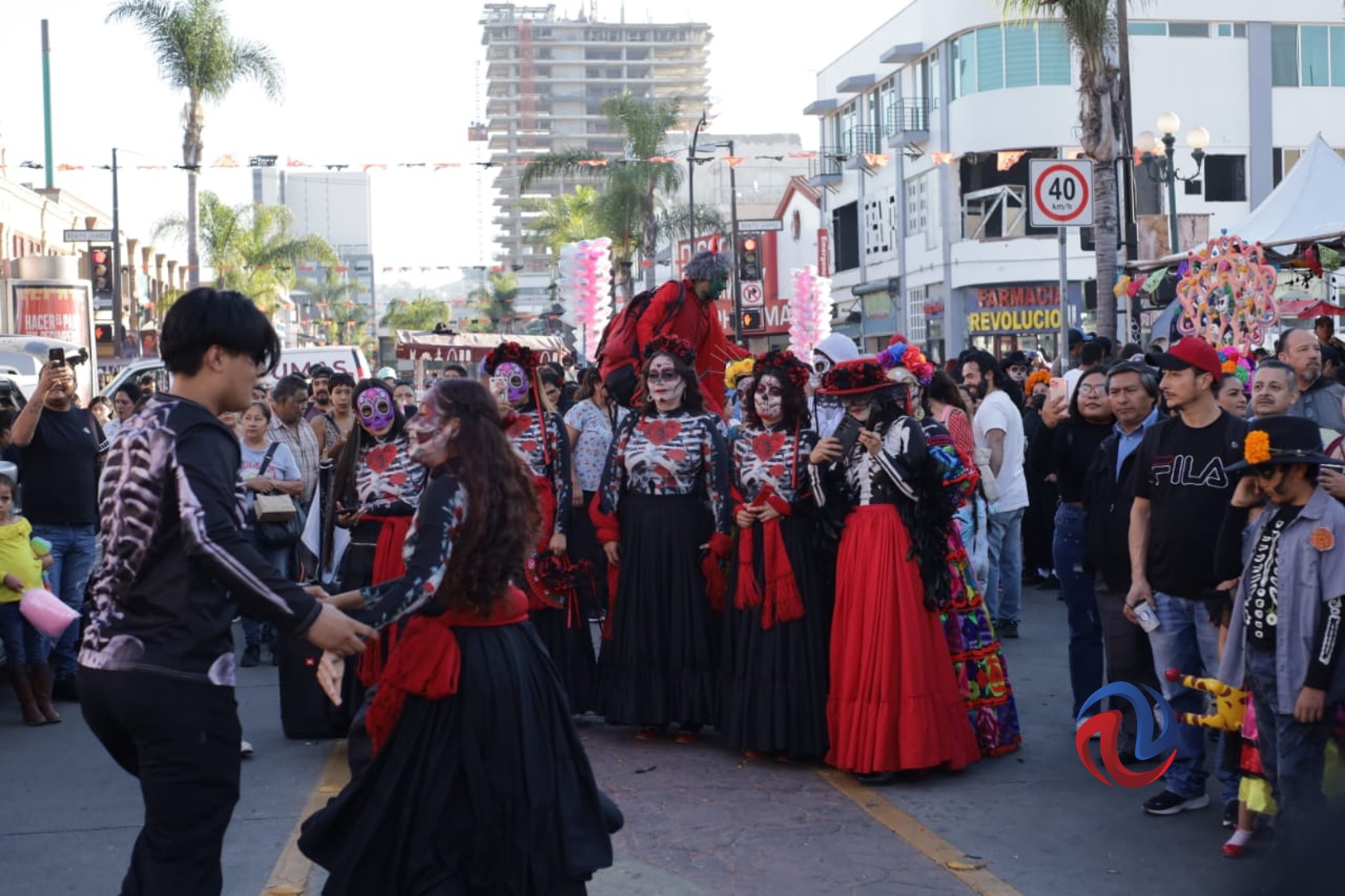 Celebraron Día de Muertos con colorido desfile en Zona Centro