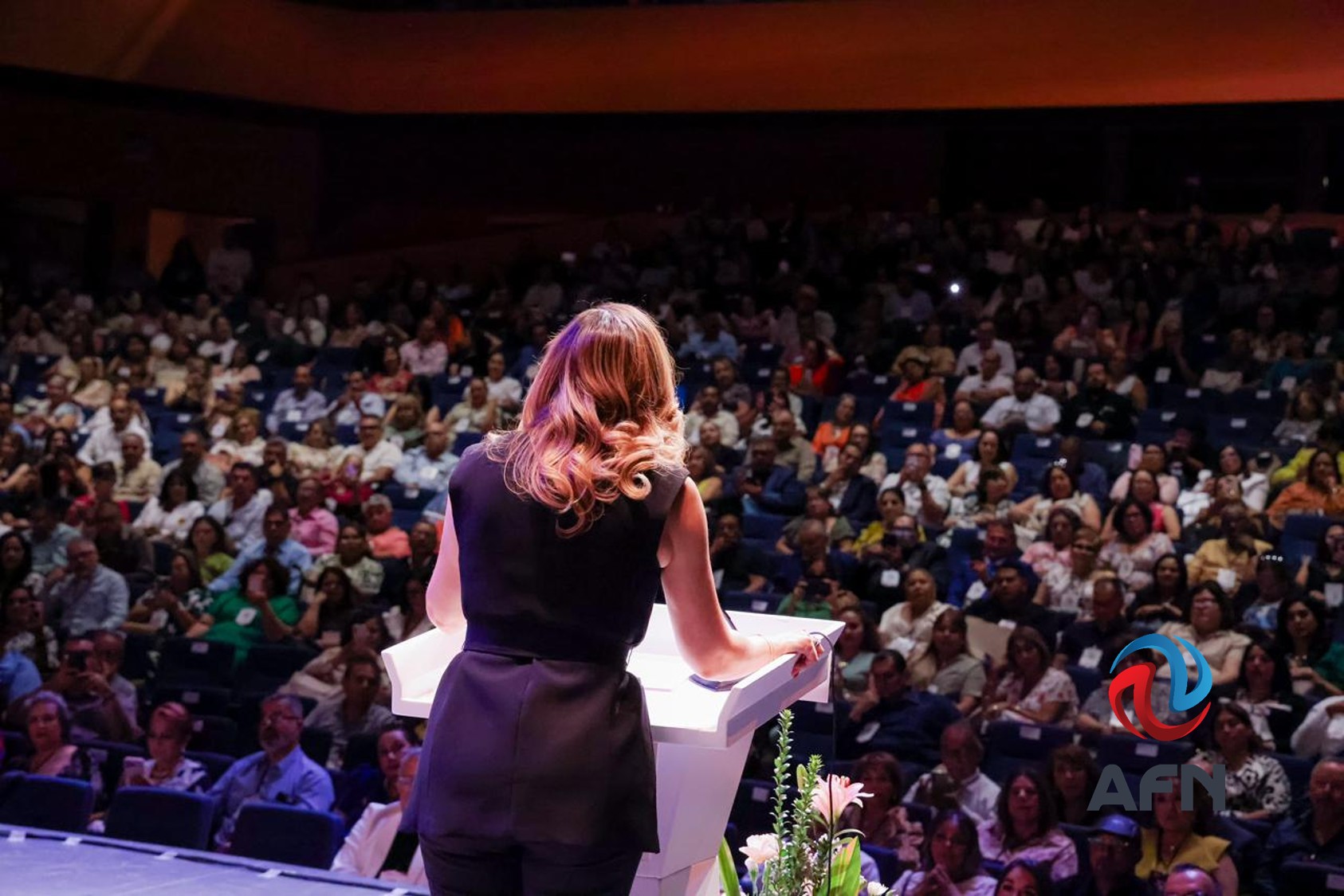 Reconocen trayectoria de más de 400 maestros en Baja California