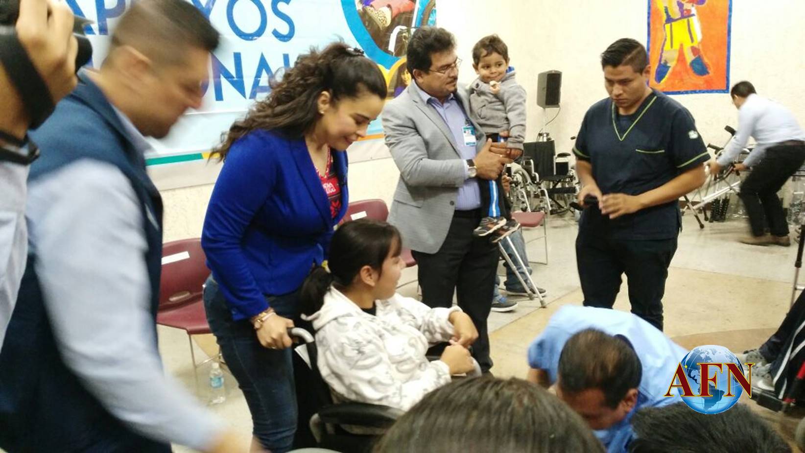 Dif entregó sillas de ruedas y aparatos