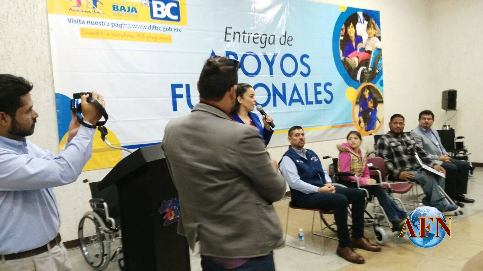 Dif entregó sillas de ruedas y aparatos